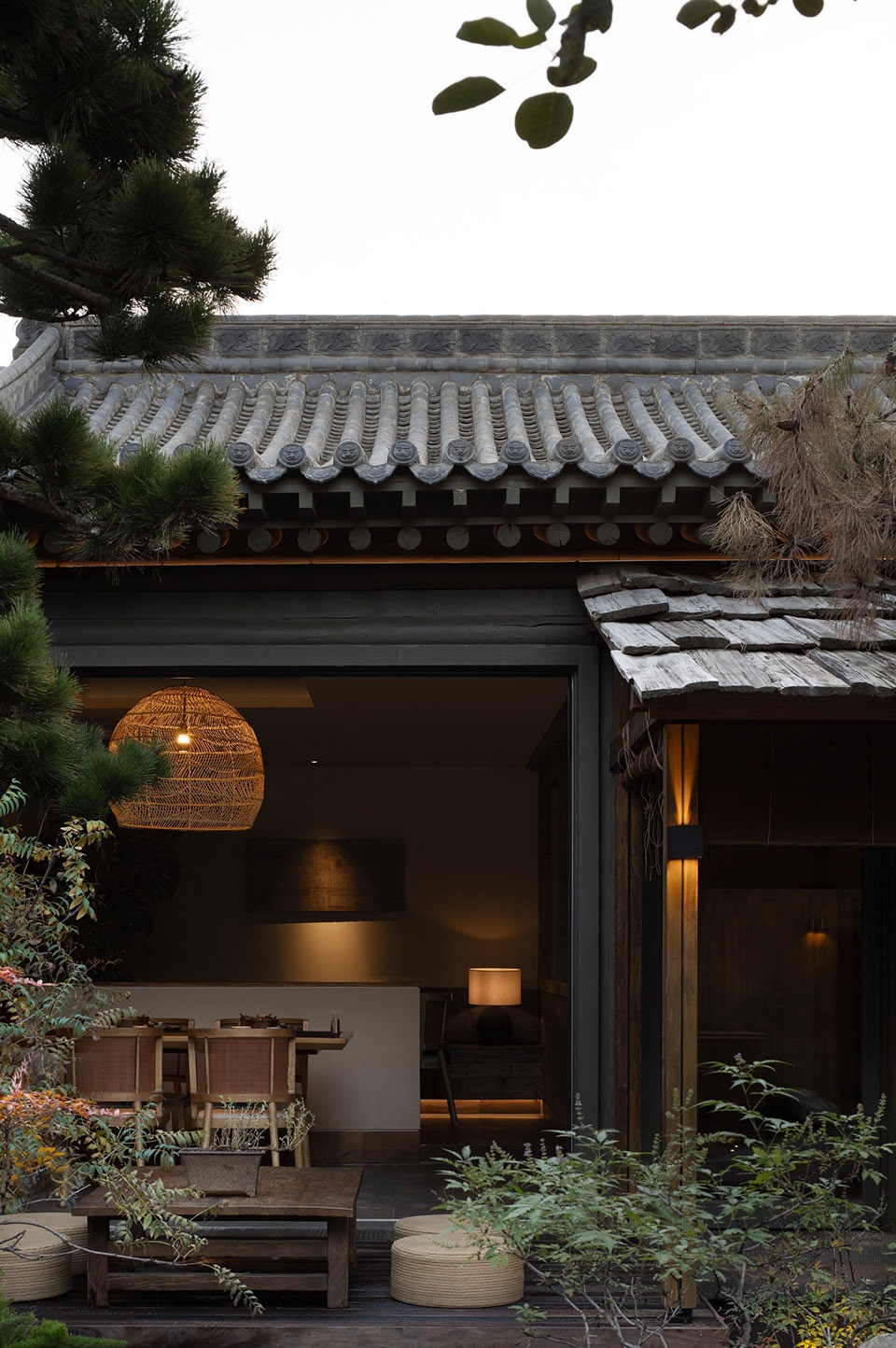 Chun Shan wang Mountain Hotpot by Kongshanji Studio