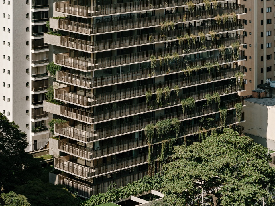 Ibate Building by Studio Arthur Casas