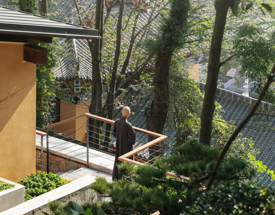 renovation design of dongfang mountain buddhist association by fanaf