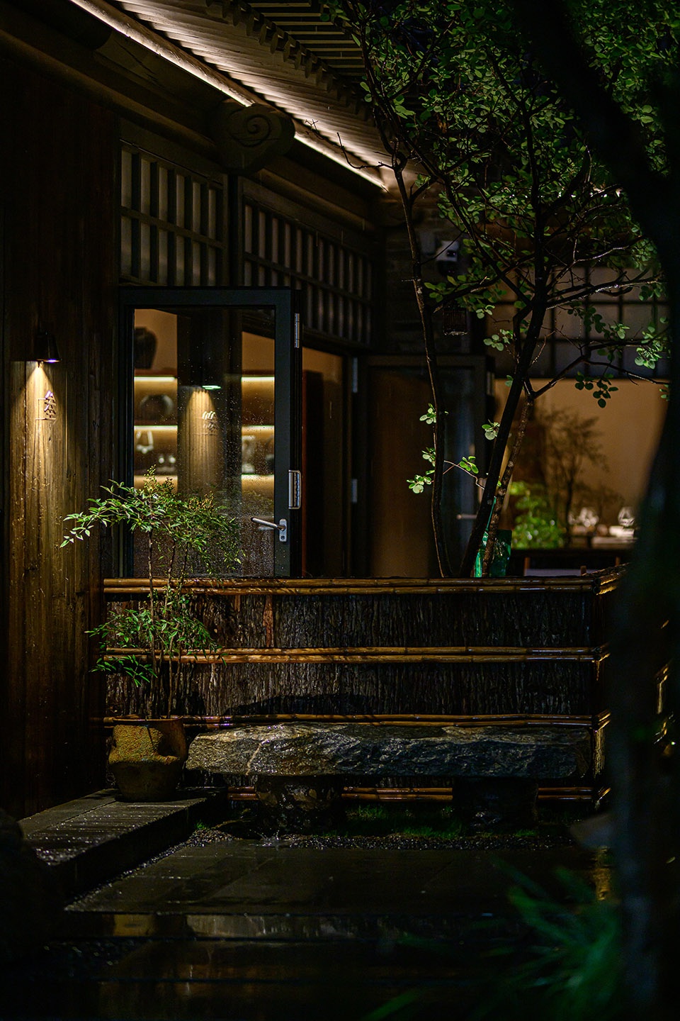 Chun Shan wang Mountain Hotpot by Kongshanji Studio