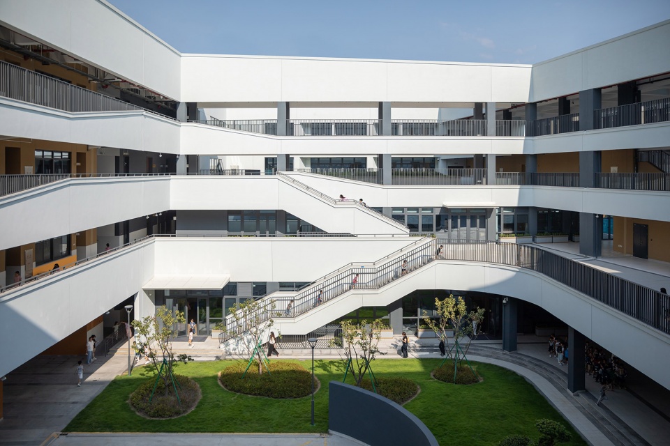 Ningbo Tong Dizhou Experimental School by cd studio
