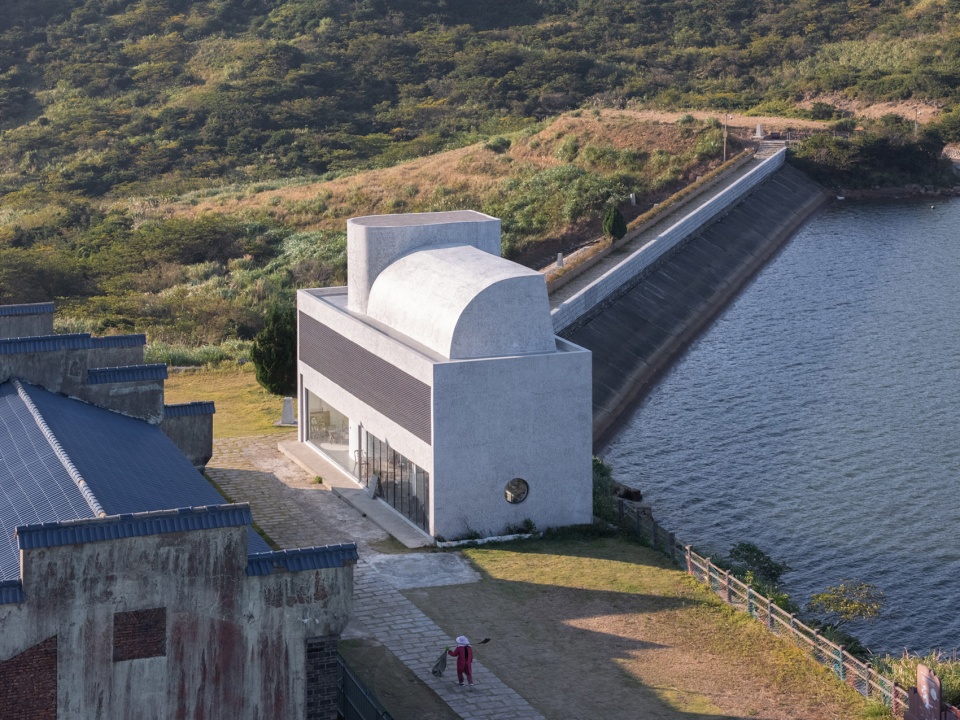 Tianhu Lake Lodge reservoir management building renovation by tobe Architecture