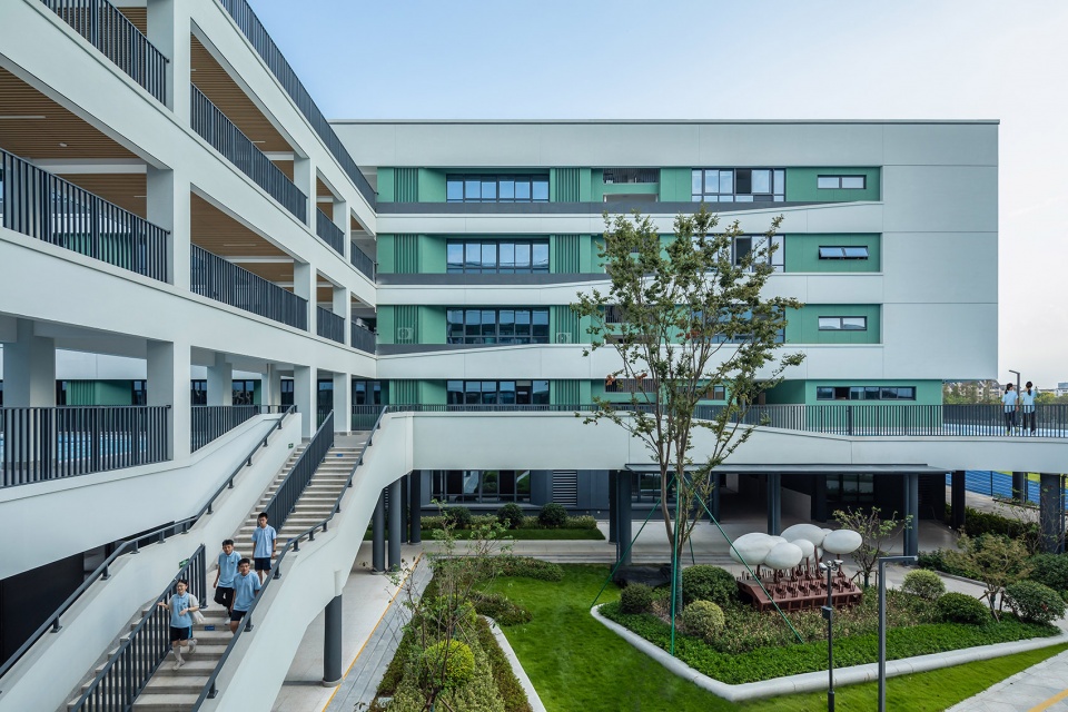 Ningbo Tong Dizhou Experimental School by cd studio