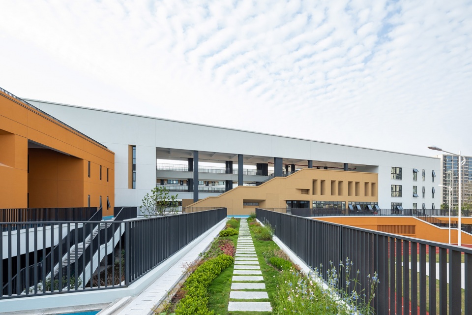 Ningbo Tong Dizhou Experimental School by cd studio