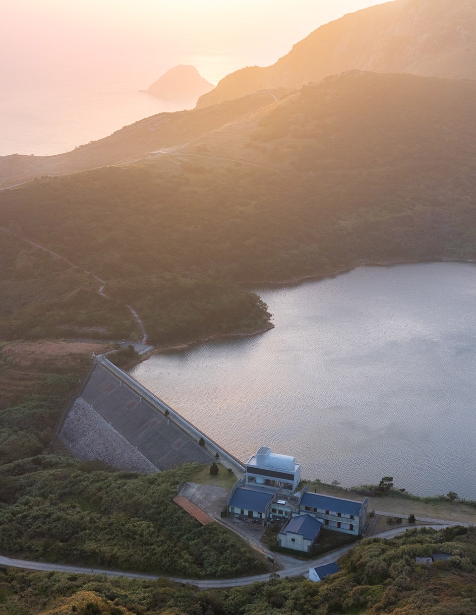 Tianhu Lake Lodge reservoir management building renovation by tobe Architecture