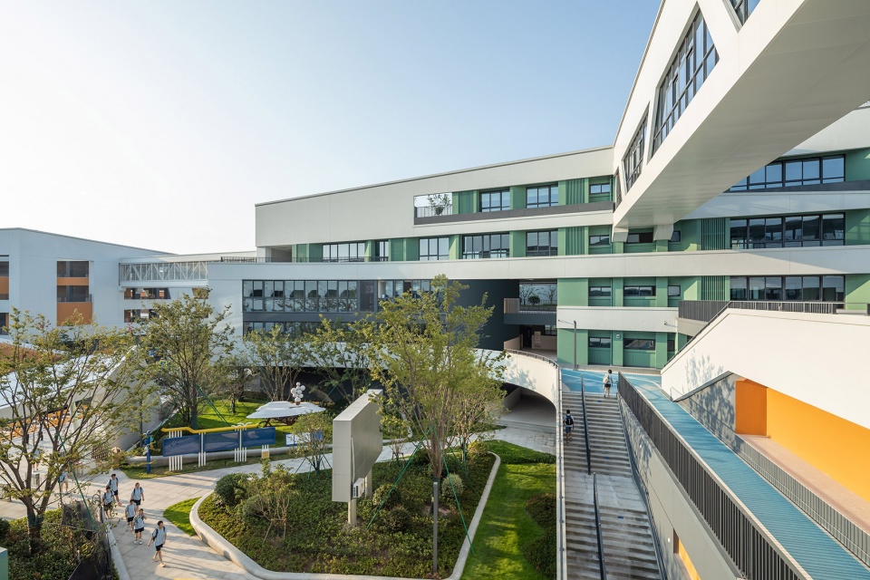 Ningbo Tong Dizhou Experimental School by cd studio