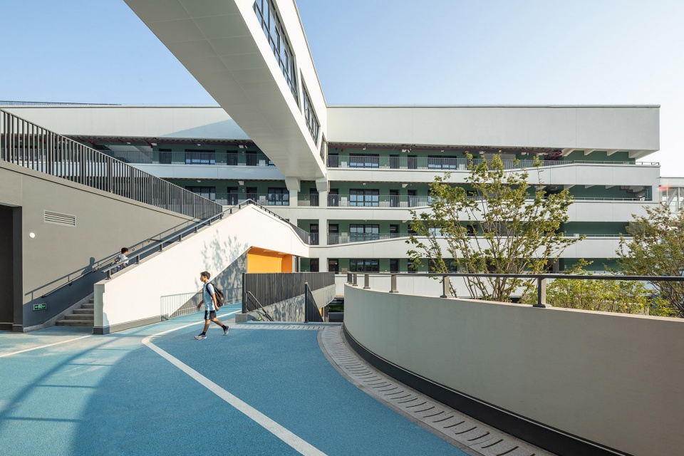 Ningbo Tong Dizhou Experimental School by cd studio