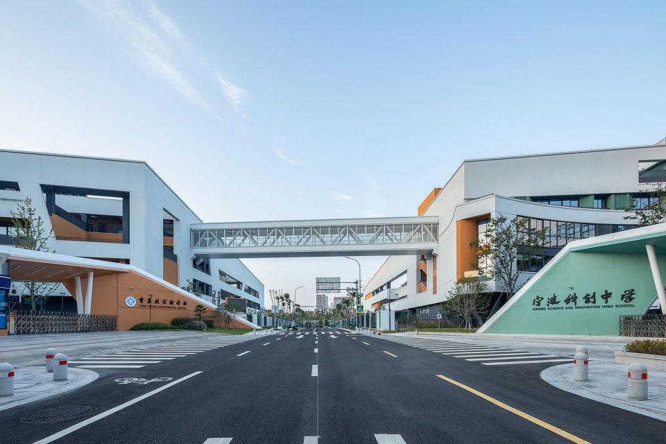 Ningbo Tong Dizhou Experimental School by cd studio