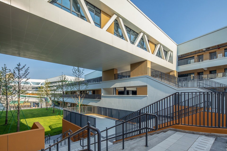 Ningbo Tong Dizhou Experimental School by cd studio
