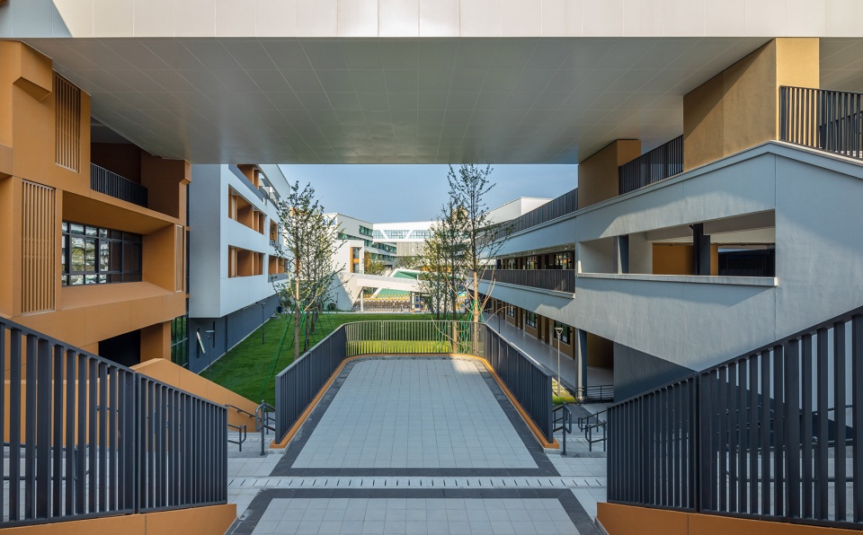 Ningbo Tong Dizhou Experimental School by cd studio
