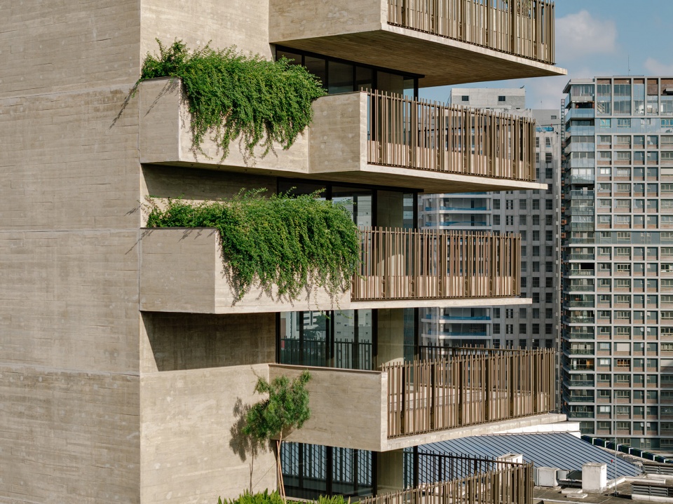 Ibate Building by Studio Arthur Casas