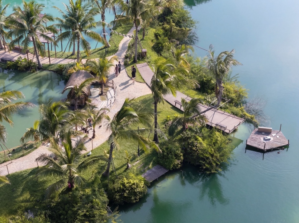 luxe waterland by yudao studio