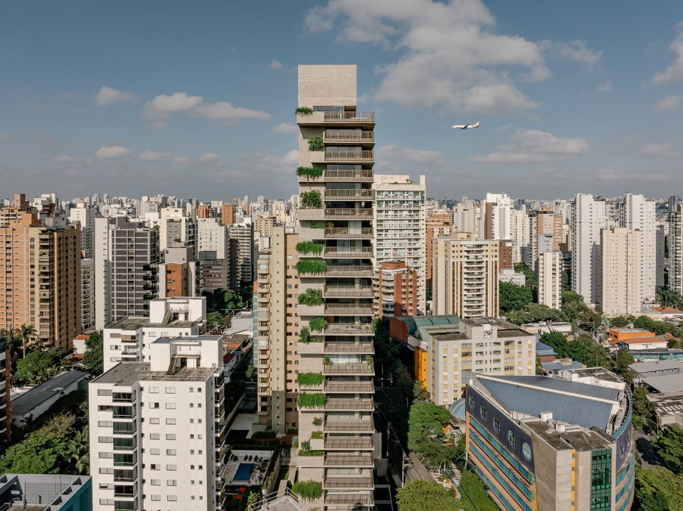 Ibate Building by Studio Arthur Casas
