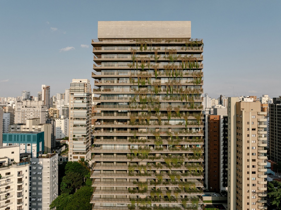 Ibate Building by Studio Arthur Casas