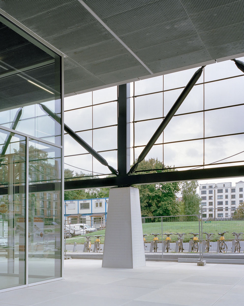 Frame 022 BaukunstMaxime Delvaux 拷贝