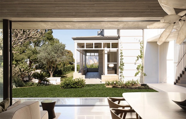 Hidden Home by Luigi Rosselli Architects