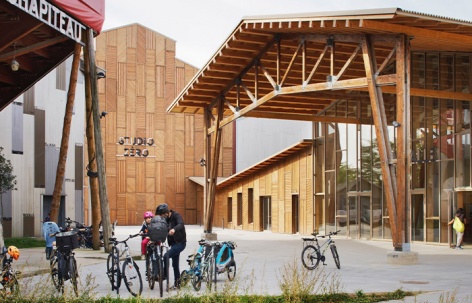 Fratellini学院改造与扩建，法国 / Atelier du Pont