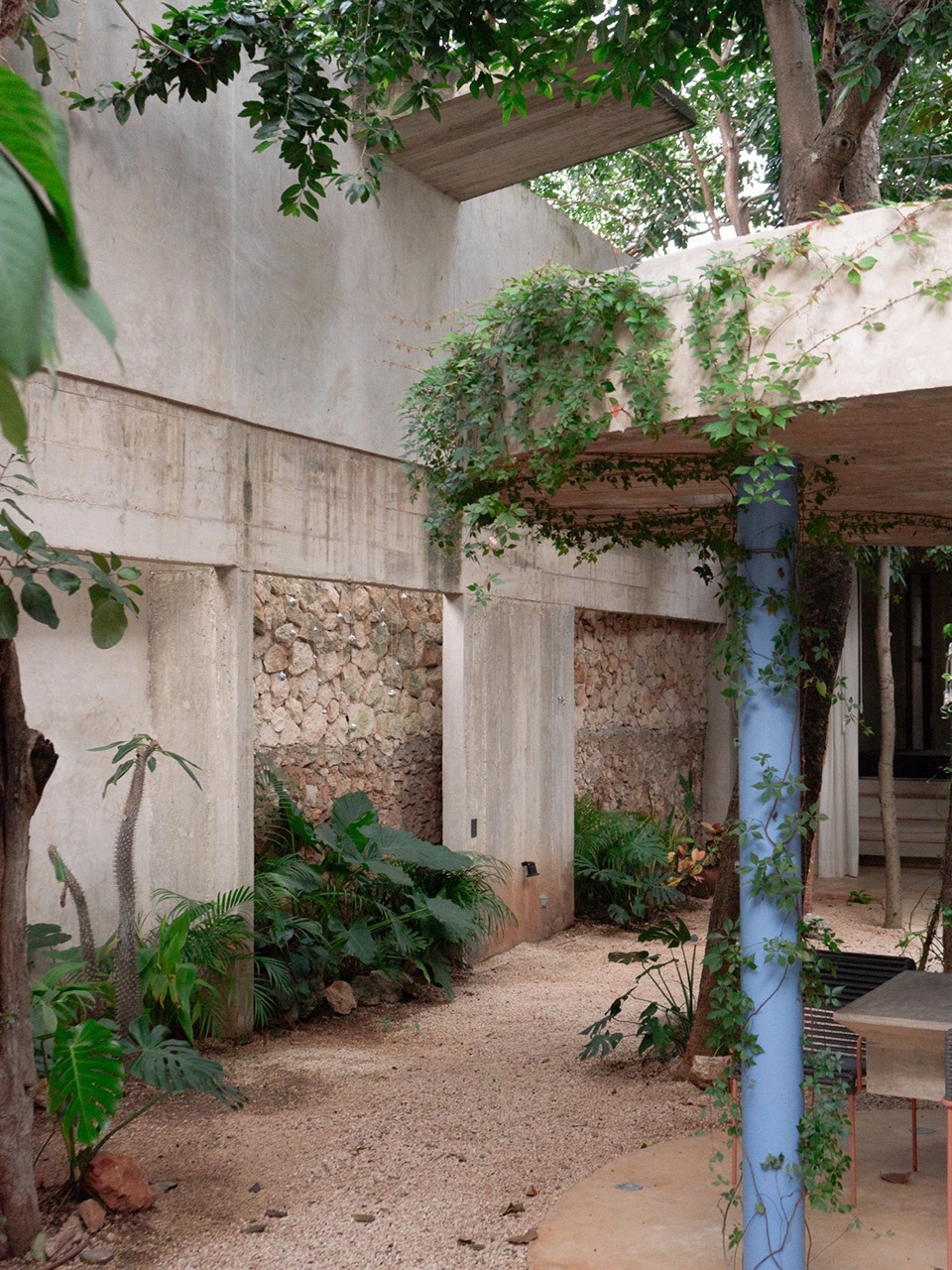 Casa Soskil by Ludwig Godefroy architect