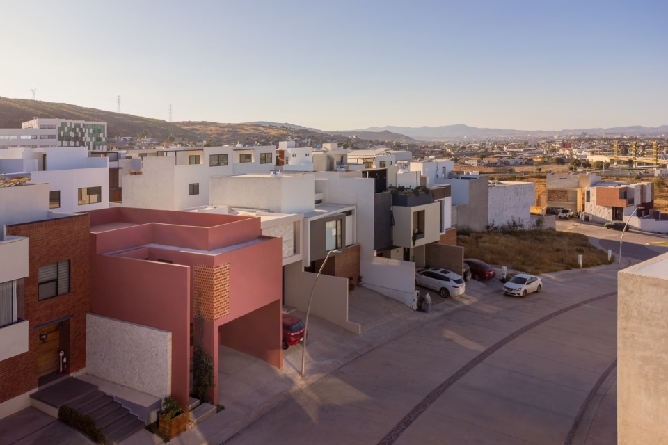 casa cardona by lgm studio