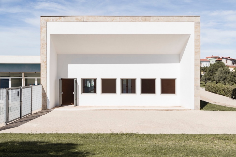 kindergarten multipurpose room by alessandro matta architettura