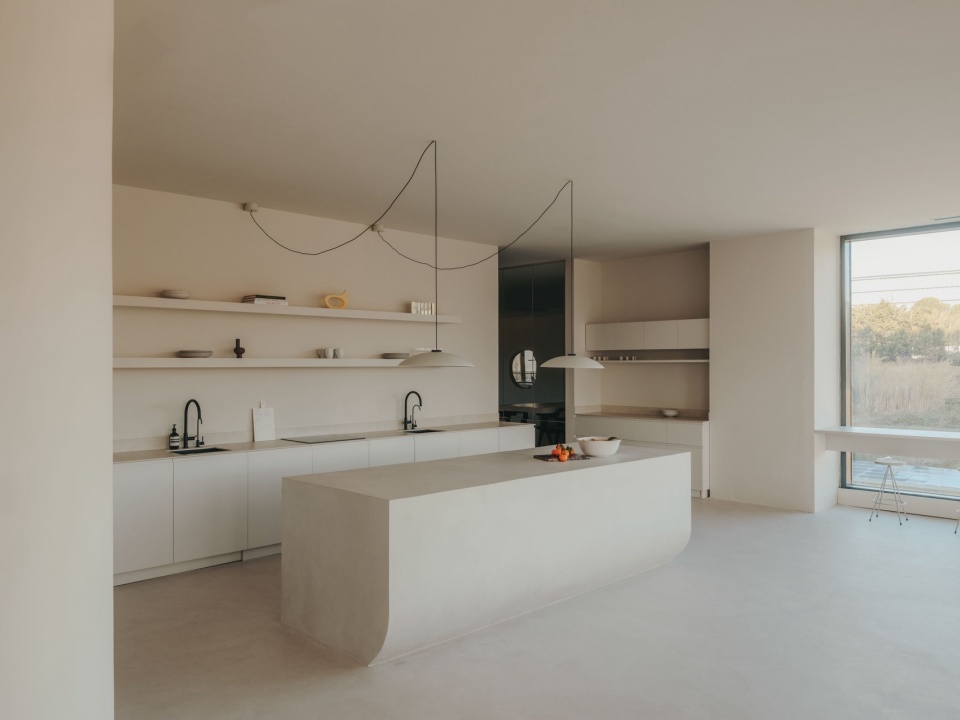 GIGI STUDIOS HQ by Isern Serra