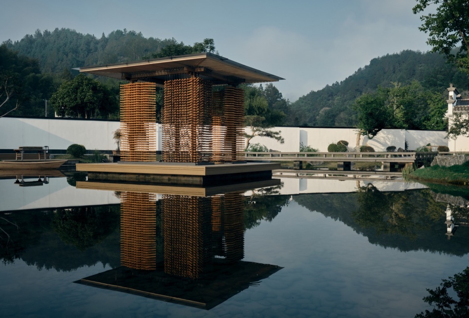 HUANGSHAN MISTYRAIN RESORT HOTEL by SEEKING IN THE DREAM RESTING BY THE WATER
