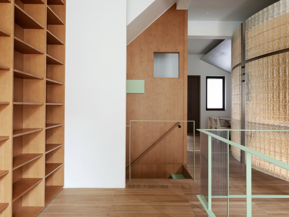 Multi Level Villa Renovation by Qiao Qiaozhi Architecture Lab