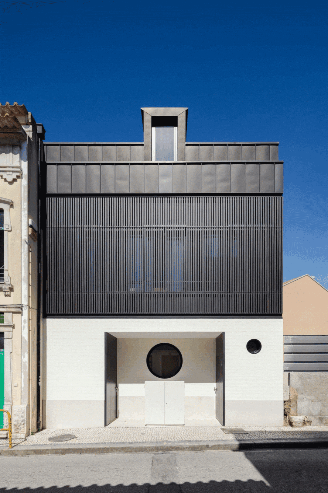 SA Townhouse by Atelier Tiago do Vale