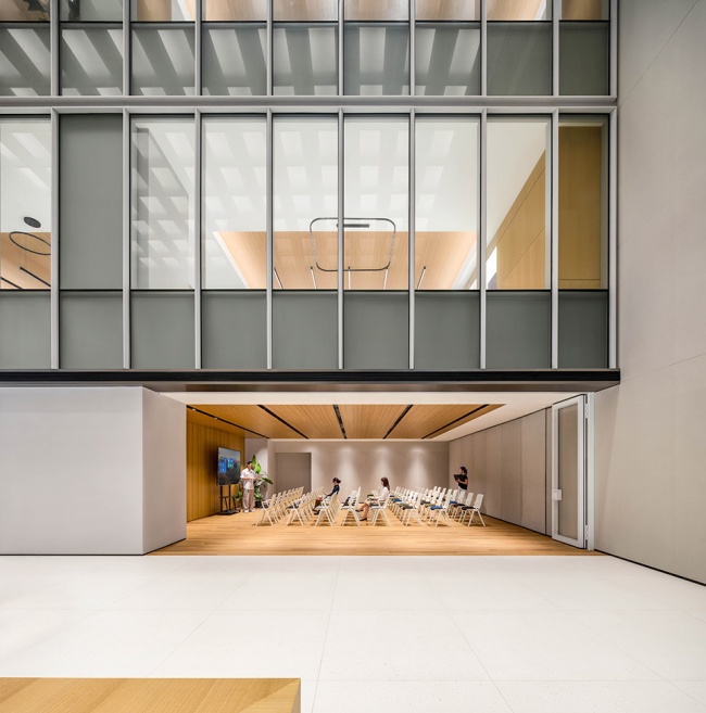 JE Furniture HQ by M Moser Associates