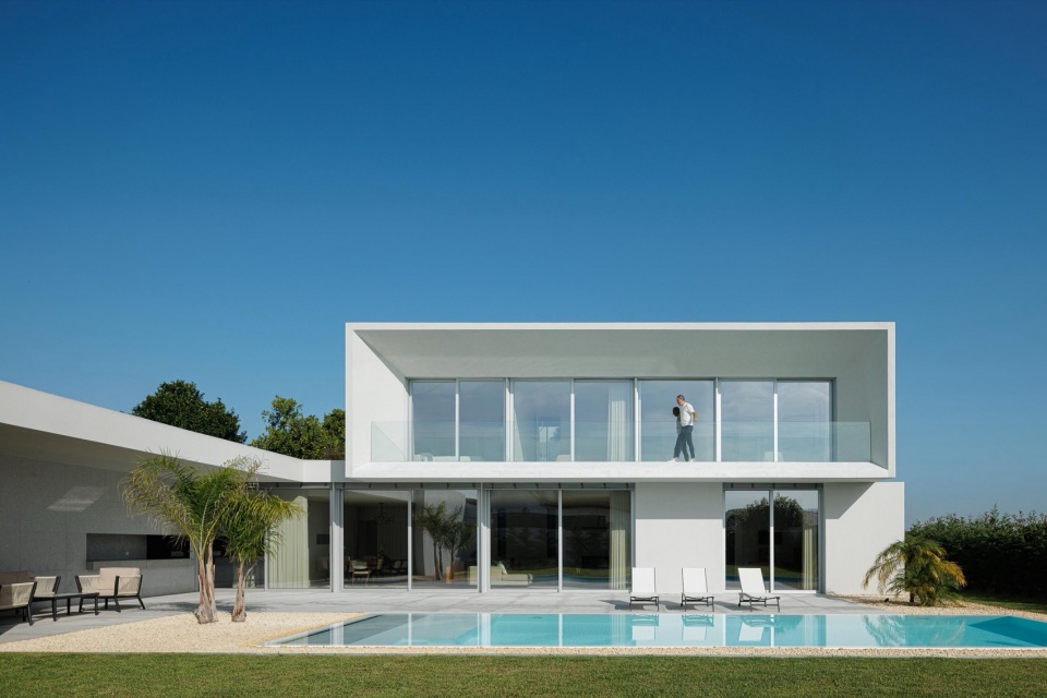Minimalist White House by Arquitetura501 lwp