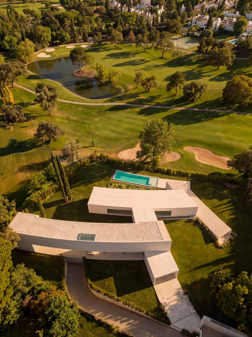 VILLA LAGO LA MORALEJA by FRAN SILVESTRE ARQUITECTOS