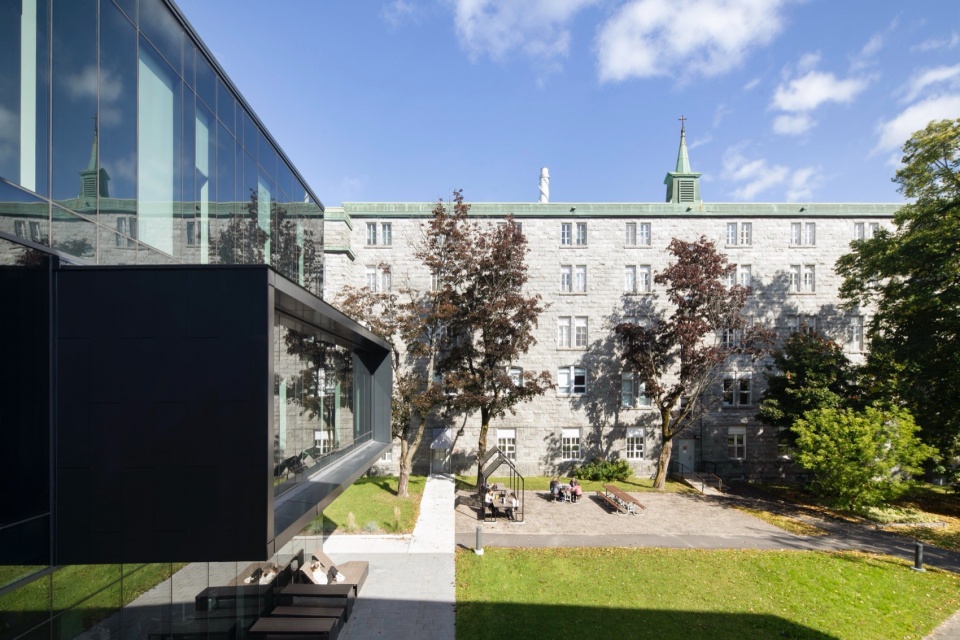 a new teaching pavilion at hotel dieu de levis by anne carrier architectes