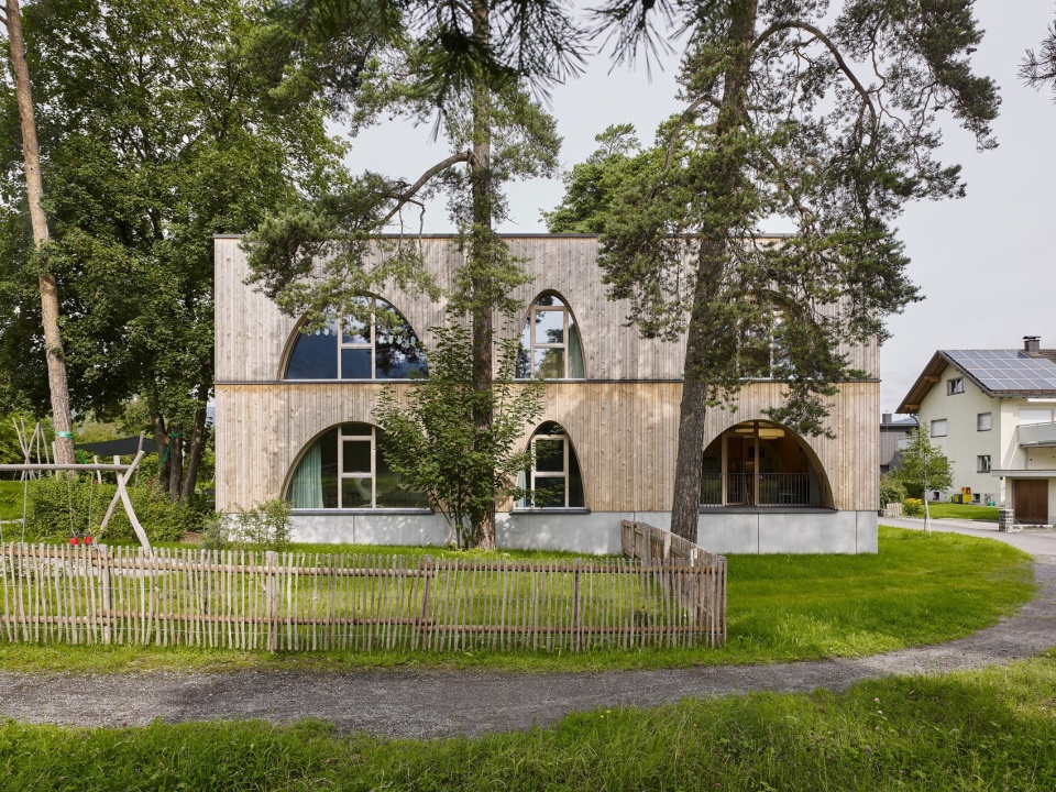 A house for children in a Pinegrove Christian Schmoelz Architekt