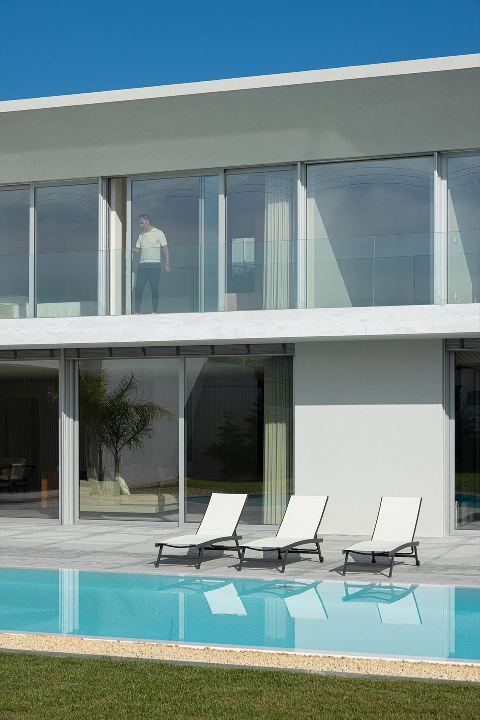 Minimalist White House by Arquitetura501