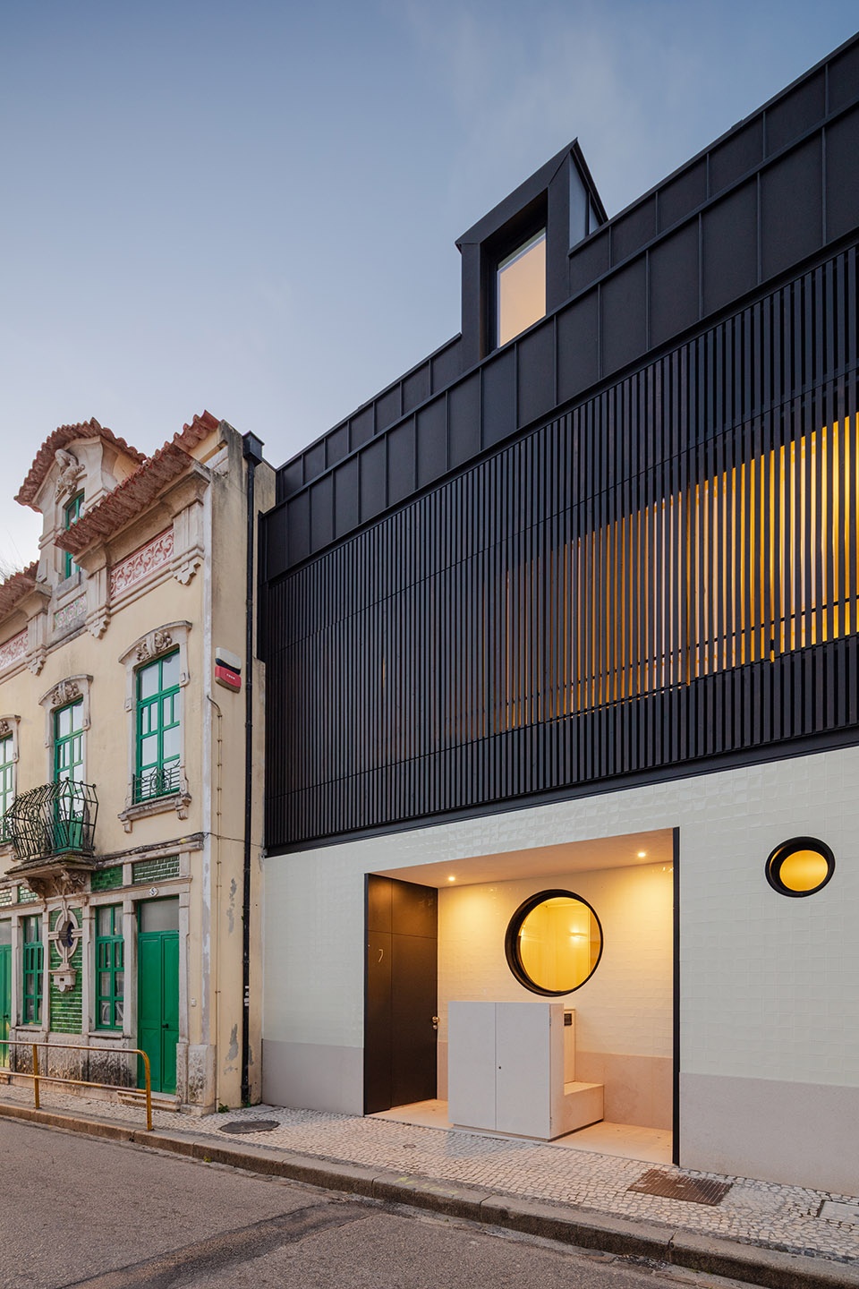 SA Townhouse by Atelier Tiago do Vale