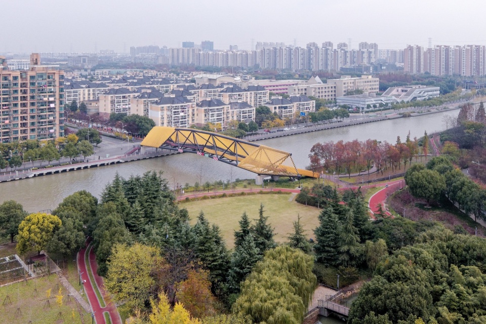 Tassel Bridge Pedestrian Bridge on the North Side of Nanqing Garden Qingpu by Atelier Z temp architects zvc