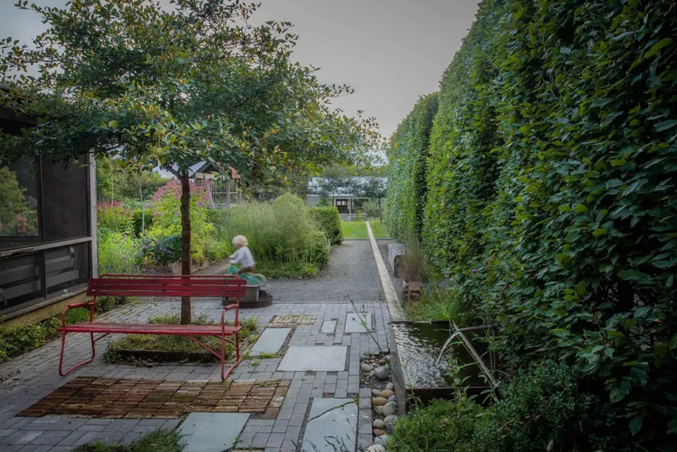 2025 asla residential design award of excellence and the wild comes right up to the door stimson