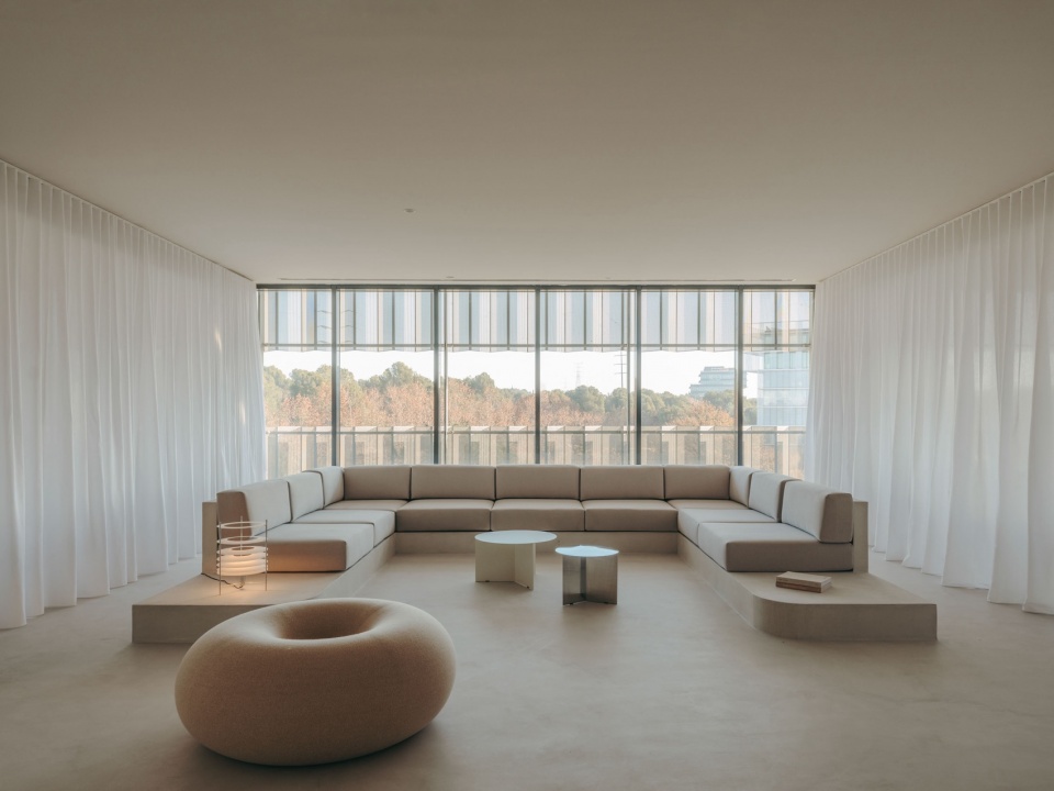 GIGI STUDIOS HQ by Isern Serra