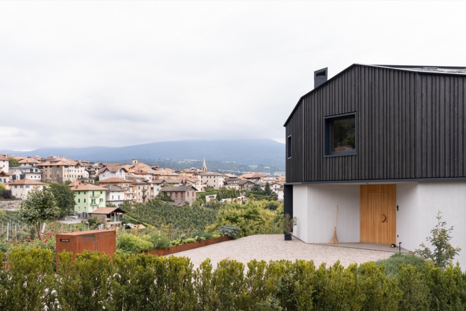 Hometown House by MoDusArchitects