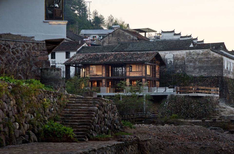 The Riverside Old House by Ref Architects 05m Studio m07