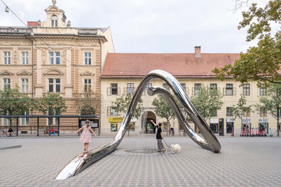 Water sculpture LJ