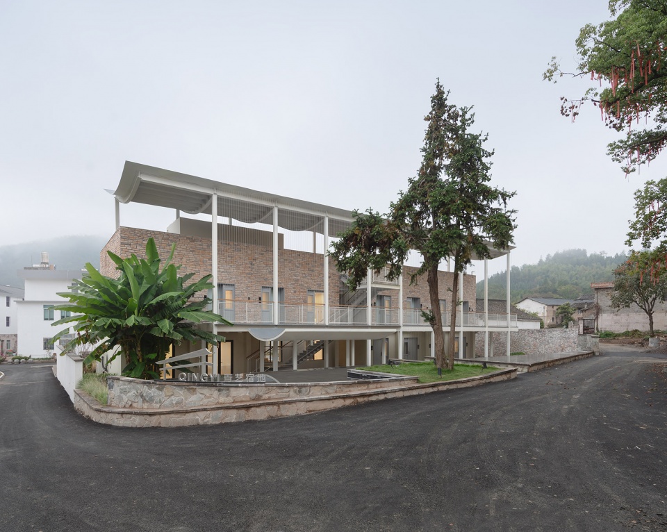 Xianjing Village Qingyi Lodge by HsuDu Architects
