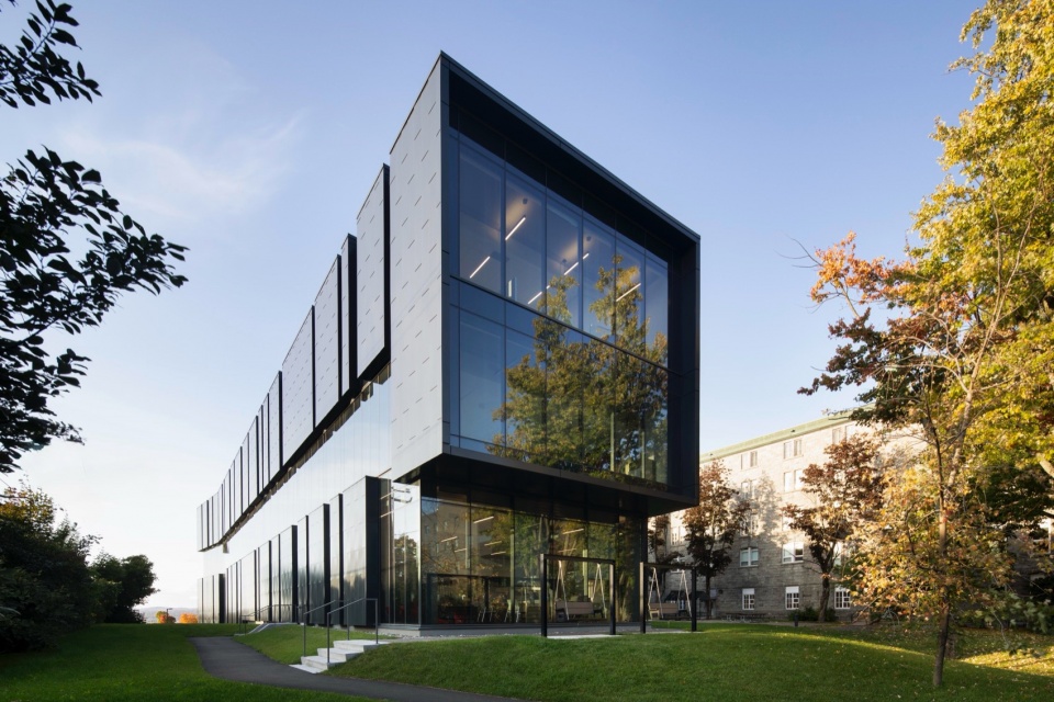 a new teaching pavilion at hotel dieu de levis by anne carrier architectes