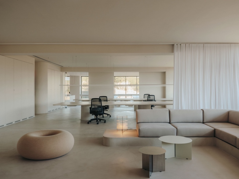 GIGI STUDIOS HQ by Isern Serra
