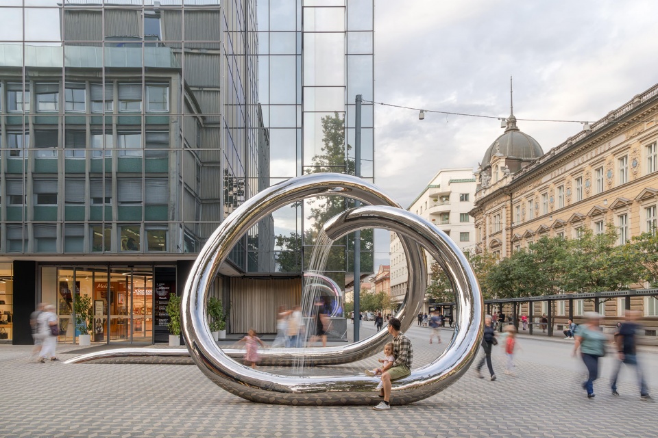 Water sculpture LJ