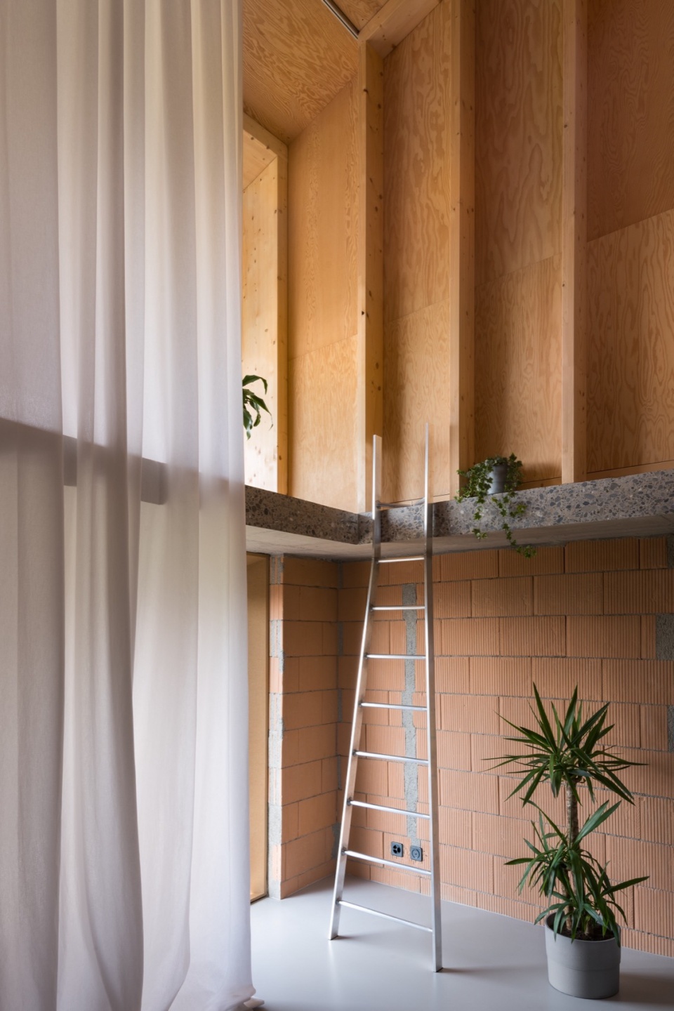 la creta farmhouse by bard yersin