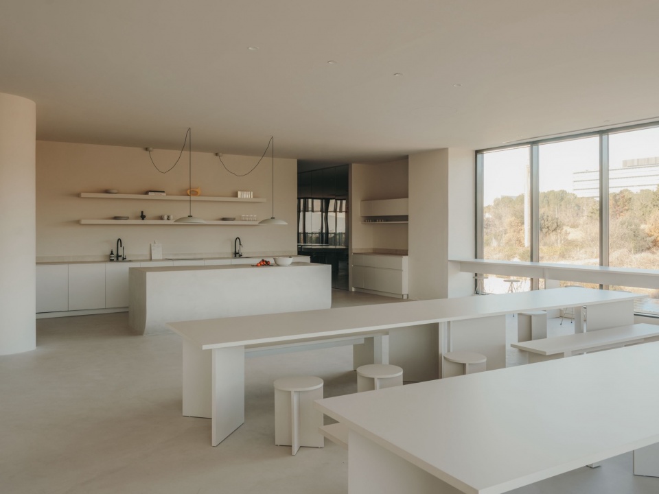 GIGI STUDIOS HQ by Isern Serra