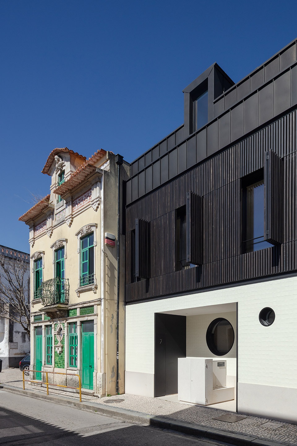 SA Townhouse by Atelier Tiago do Vale