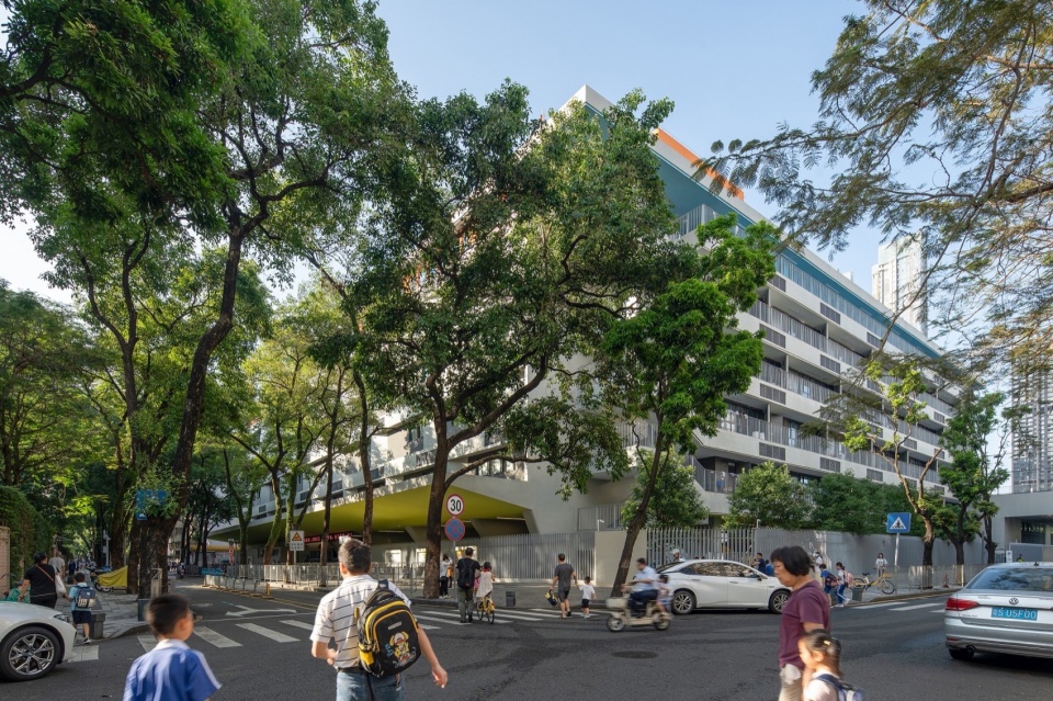 Shenzhen Futian Lvzhou Primary School by CCDI DongXiYing Studio