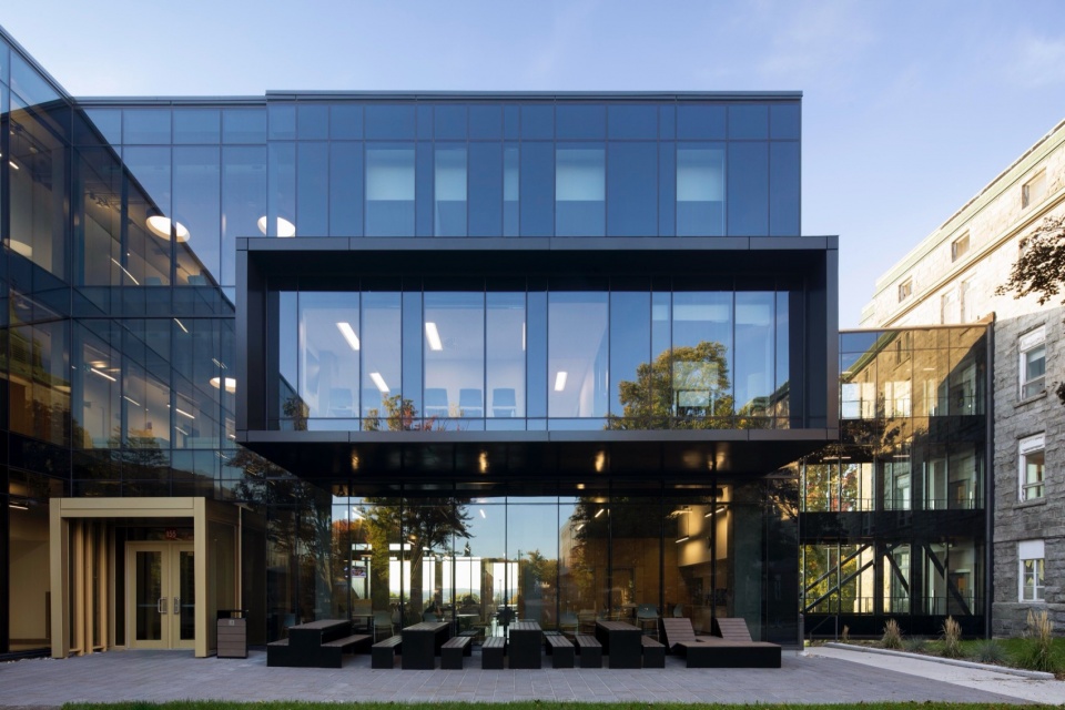 a new teaching pavilion at hotel dieu de levis by anne carrier architectes pth